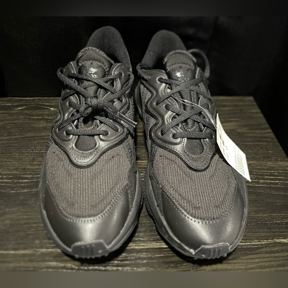 Adidas Mens Ozweego 'Triple Black' size 8.5 brand new - Picture 2 of 5